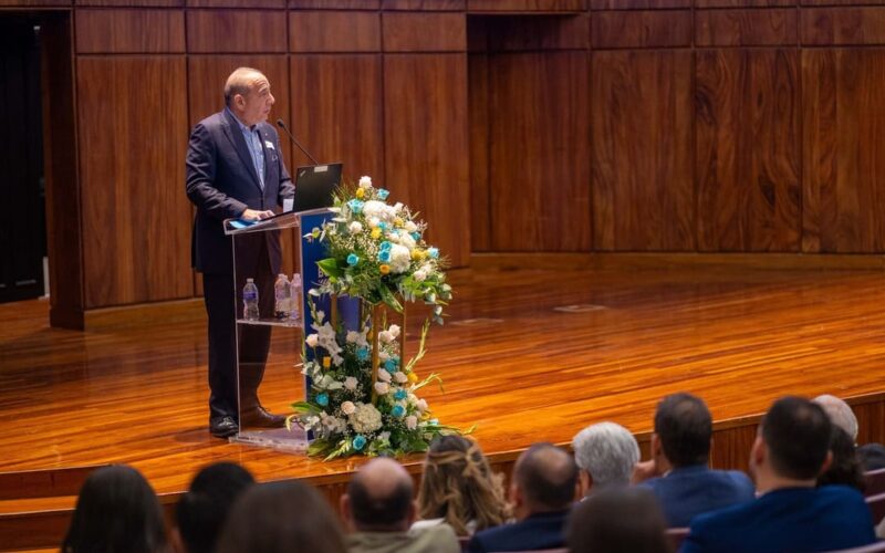 INCAE premia a Ficohsa como socio corporativo destacado en Centroamérica